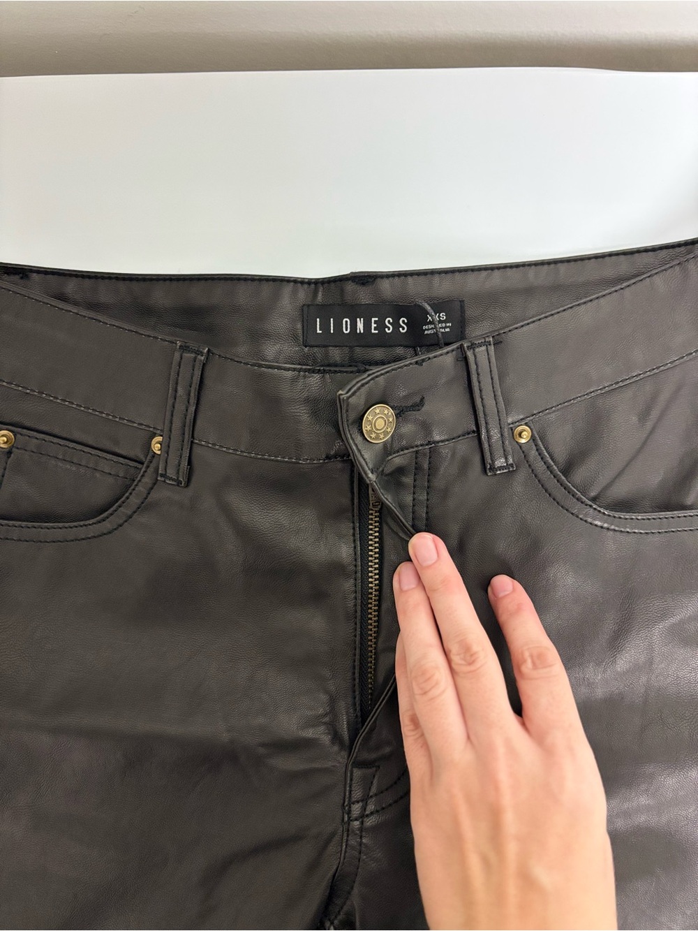 Lioness Top Model Jean in Onyx Faux Leather Size XXS - Picture 7 of 15